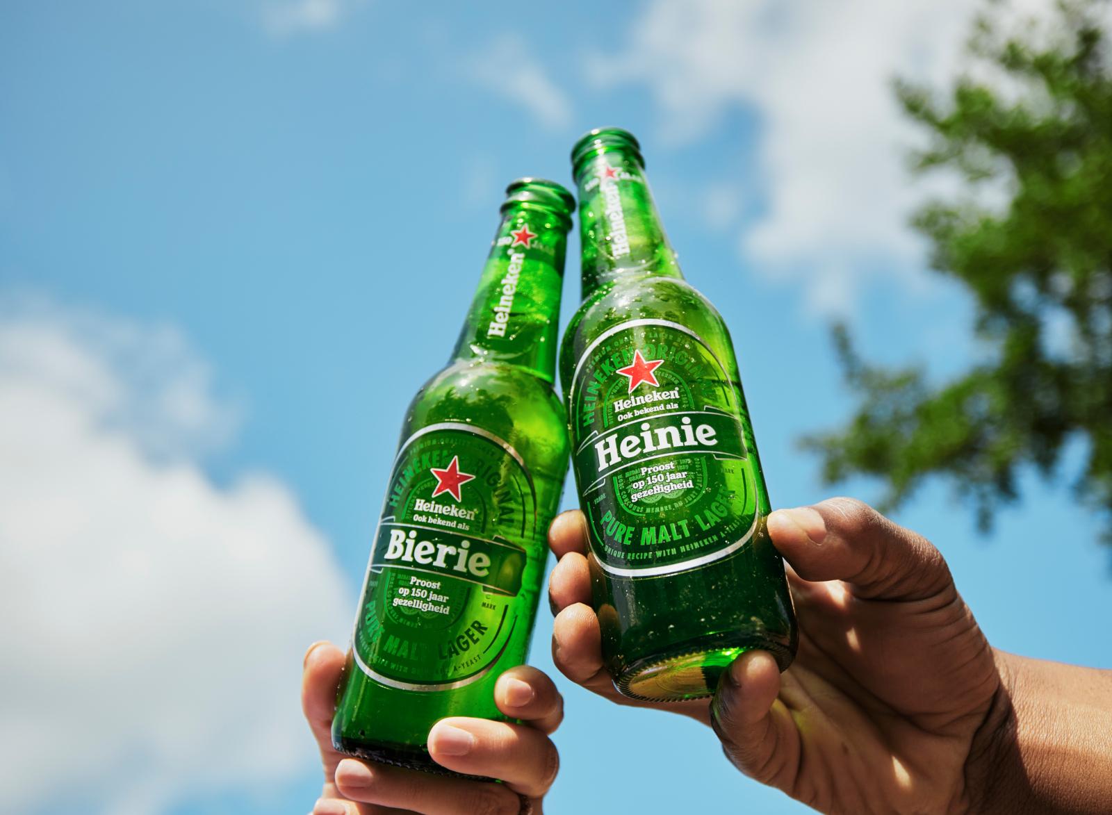 Proosten met 150 jaar heineken limited edition flesjes