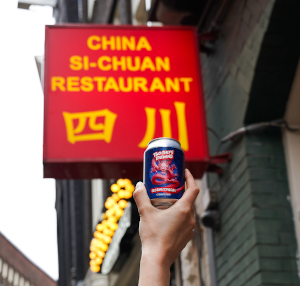 Sichuan Dragon bier bij restaurant