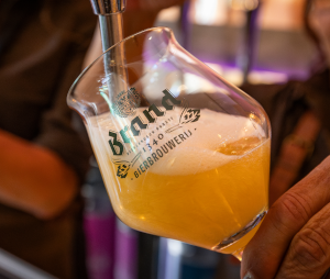 Brand Pinkpop 2025 lichte weizen bier van de tap