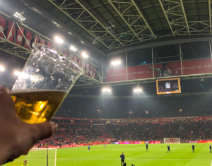 Heineken wordt al sinds 2017 op de tribunes geschonken bij Ajax