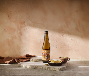 Kombine 2025 bier flesje met snacks