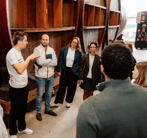 Gids geeft uitleg over Brouwerij de Brabandere