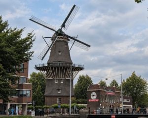 Molen De Gooyer en Brouwerij t IJ proeflokaal