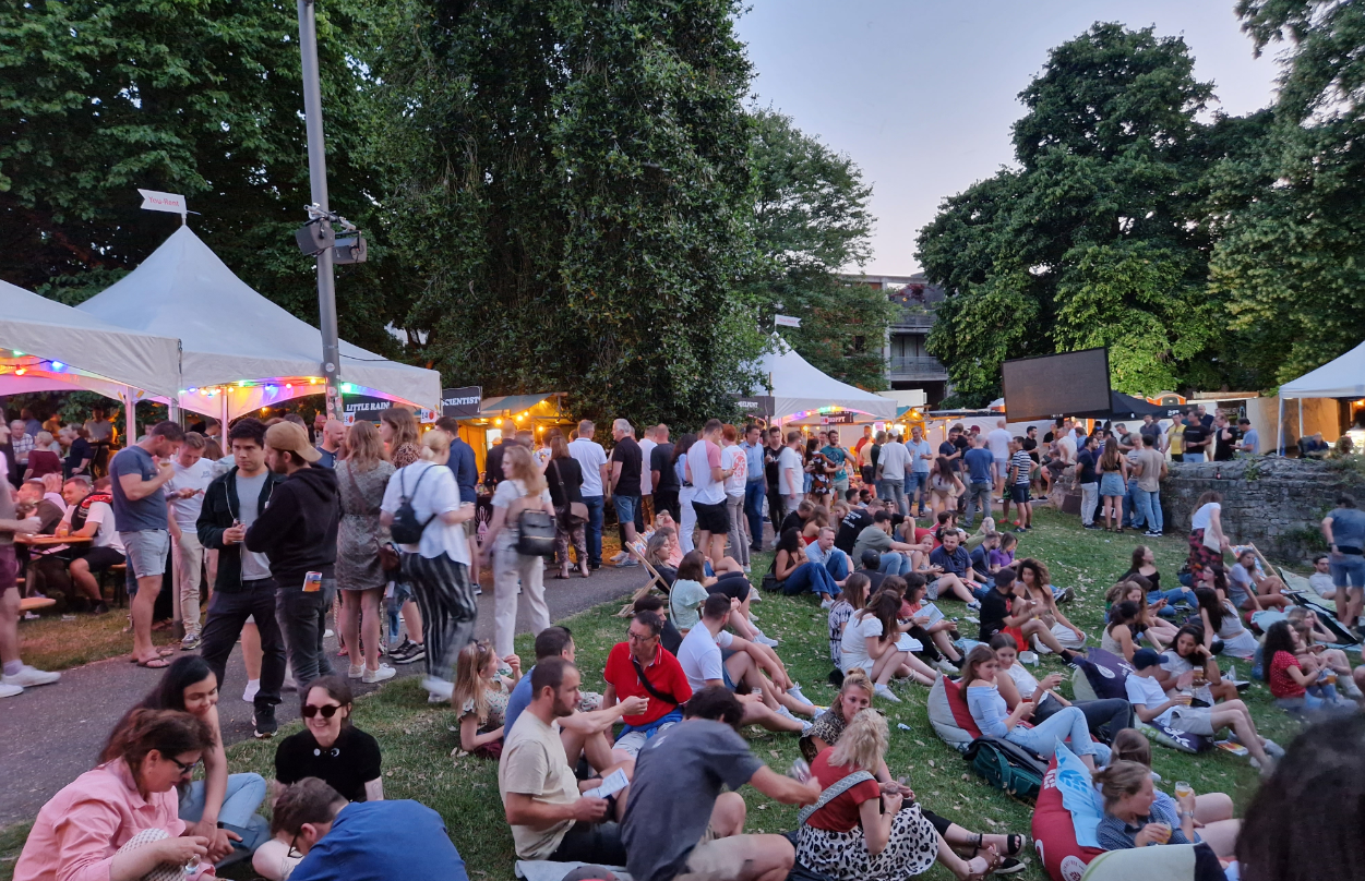 Bierfestival 24uurs van maastricht sfeerimpressie Bierfestival 24uurs van maastricht sfeerimpressie