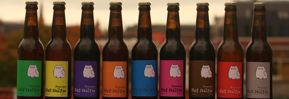 Flesjes met Uiltje bieren uit de beginjaren op een rij