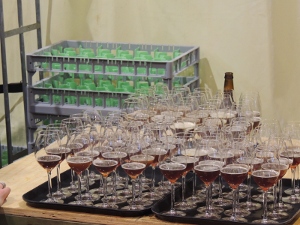 Bier in wijnglazen, heerlijk