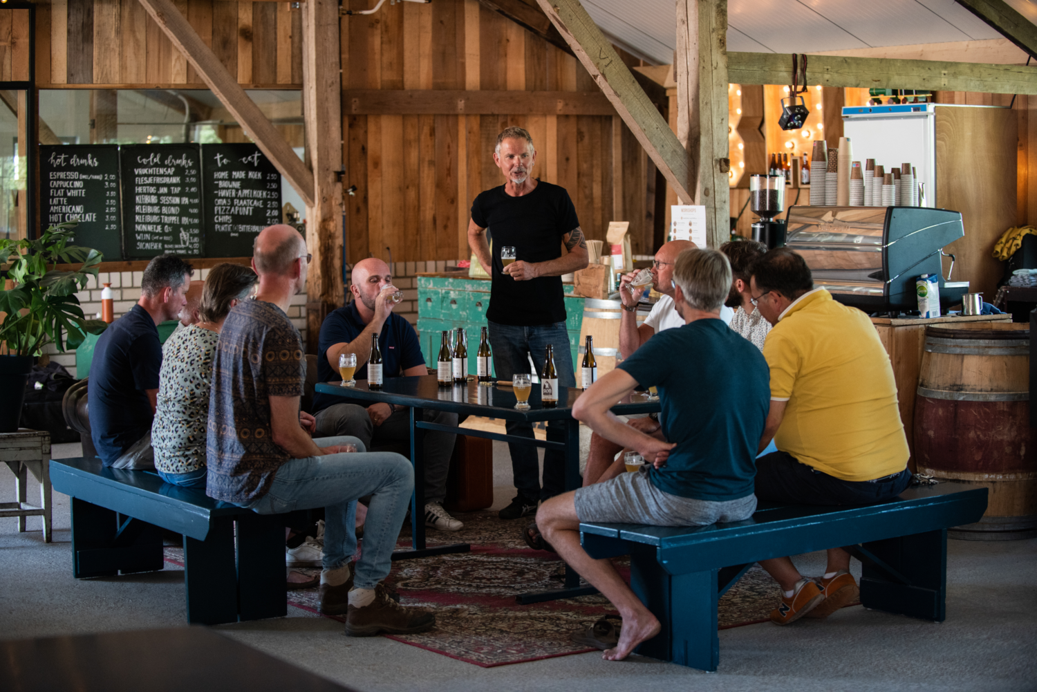 Binnen in het proeflokaal van Sion Kloosterbier
