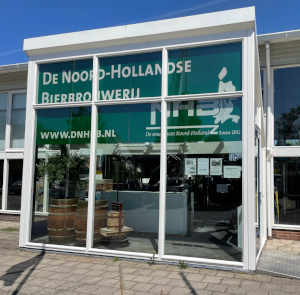 De Noord-Hollandse Bierbrouwerij Gevel van De Noord-Hollandse Bierbrouwerij in Uitgeest