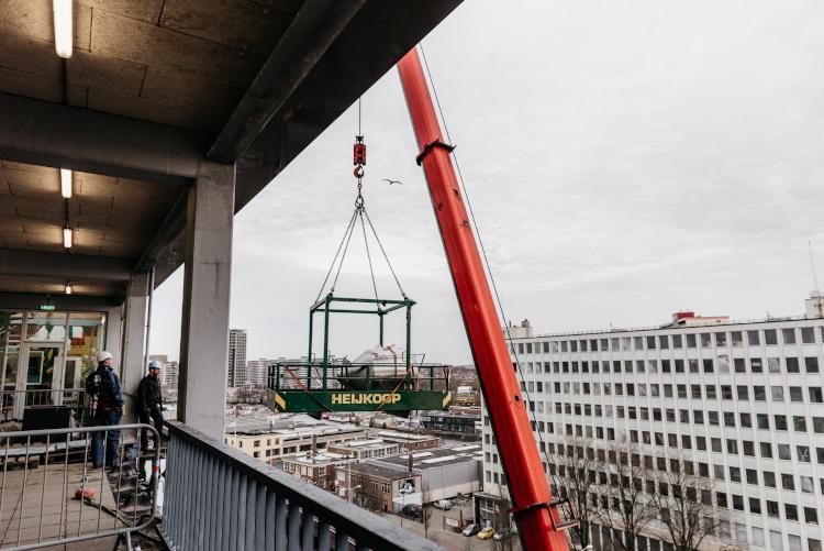 Kraan met ketels voor Eiber Bier Kraan met ketels voor Eiber Bier op de zesde verdieping van The New Farm
