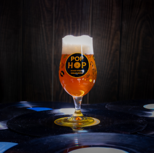 Pophop bierglas op vinyl