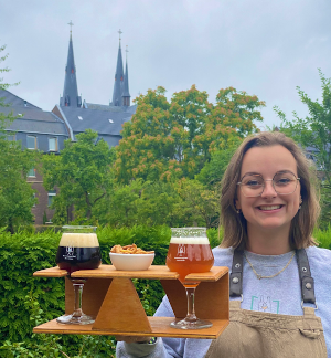 Saar met proefplankje van Kloosterbrouwerij Steyl