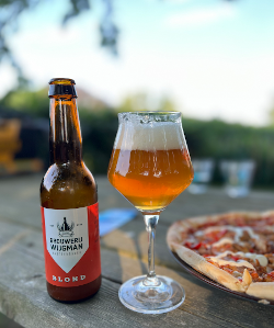 Wijgman Blond met een pizza