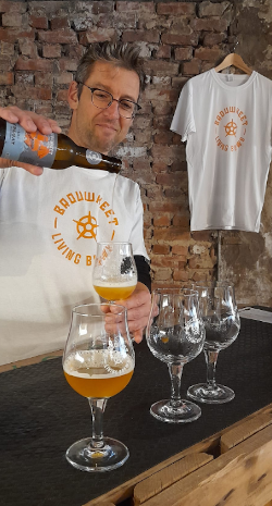 brouwkeet bier inschenken