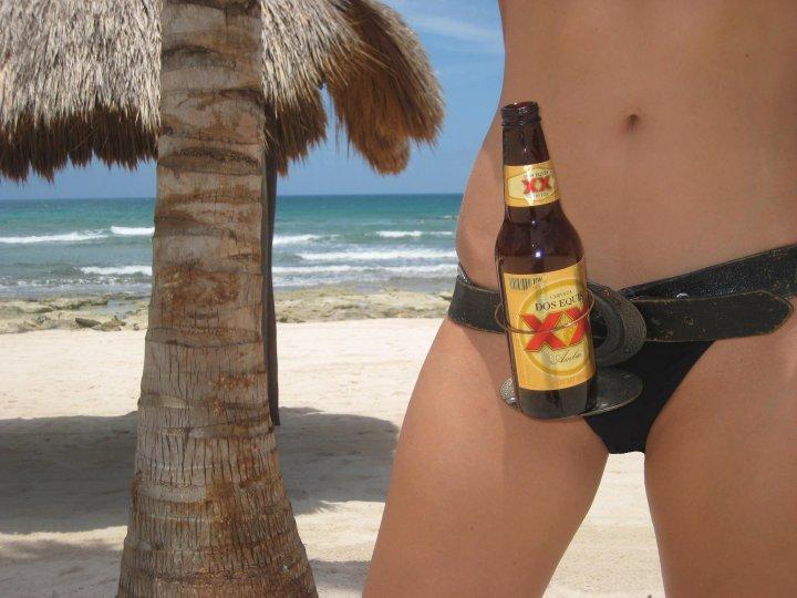 Top 10 chicks met bikini en bier