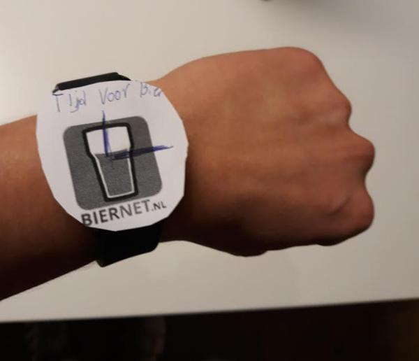 Kwart over bier horloge