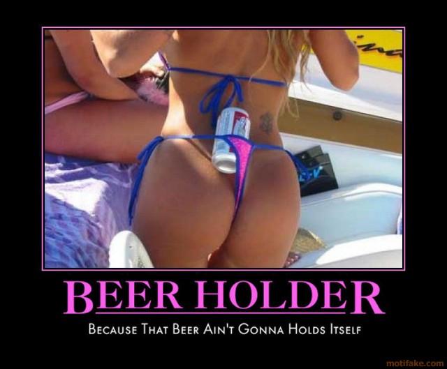 Top 10 chicks met bikini en bier