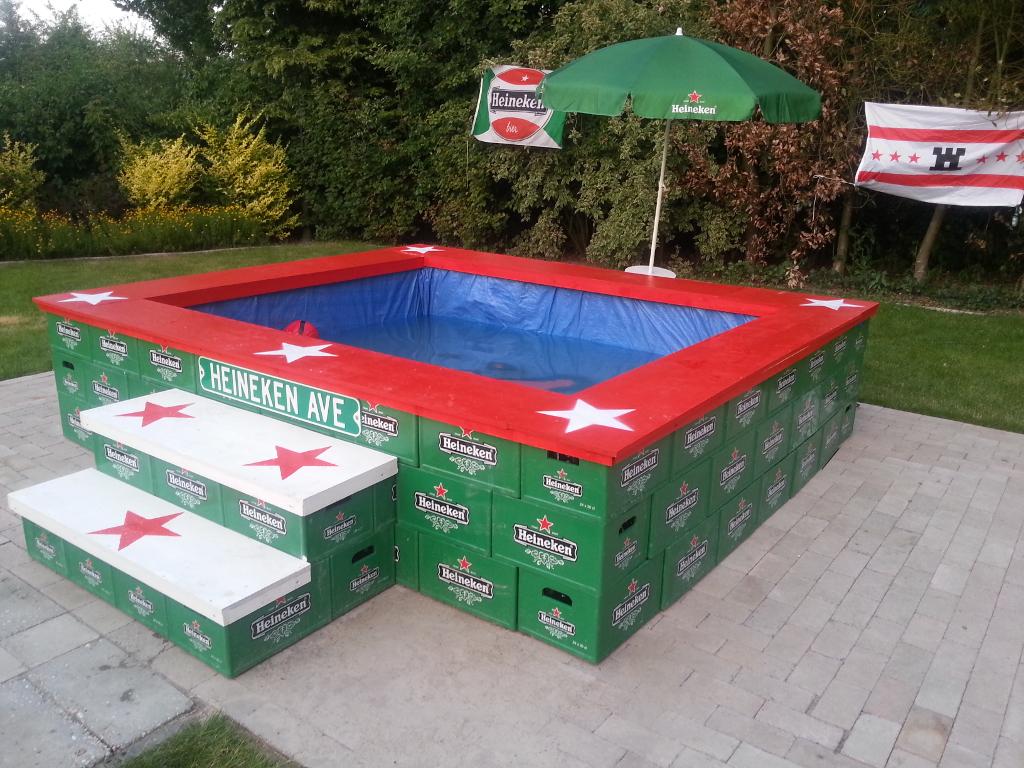 heineken zwembad van kratten bier