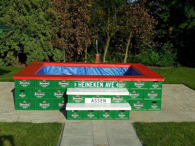 heineken zwembad kratten bier