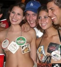 Top 10 chicks met bikini en bier