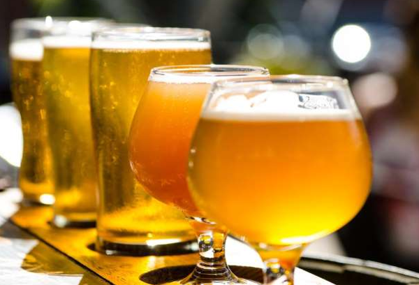 Mannen krijgen borsten door IPA bier