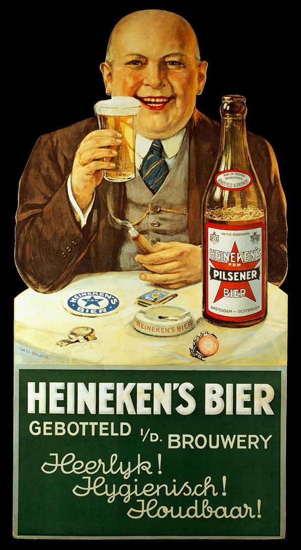 Man content met Heineken bier