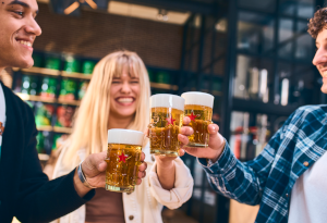 Proosten met Heineken Silver