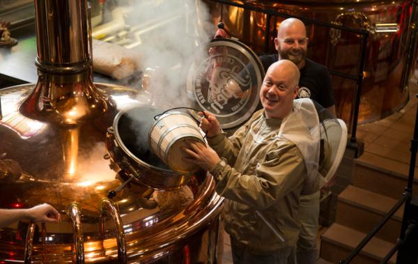 Accor imker bij de Jopenkerk in Haarlem