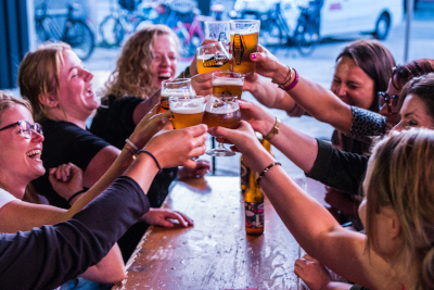 VandeStreek bier proosten 