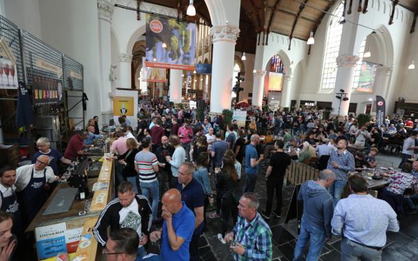 Bierproeffestival in de Grote Kerk in Den Haag