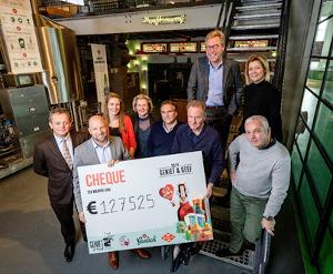 Cheque voor KiKa dankzij Grolsch Geniet &amp; Geef bier