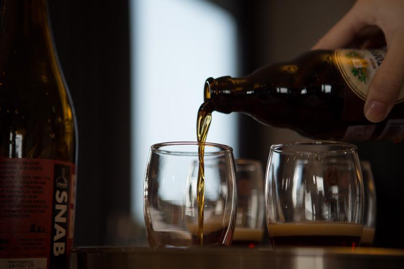 Speciaal Bier inschenken op Dutch Beer Awards