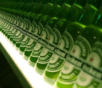 Heineken biertjes op de plank