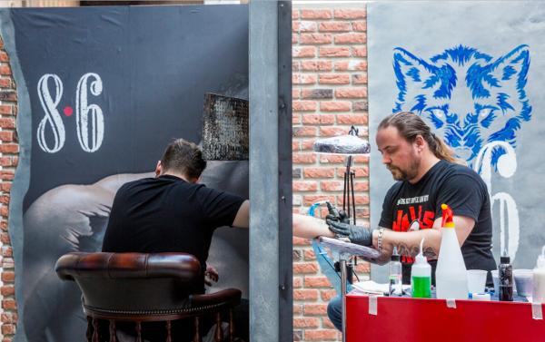 No Look Tattoo in Lieshout