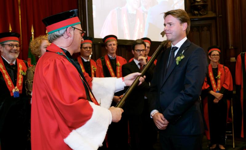 Peer Swinkels wordt geridderd