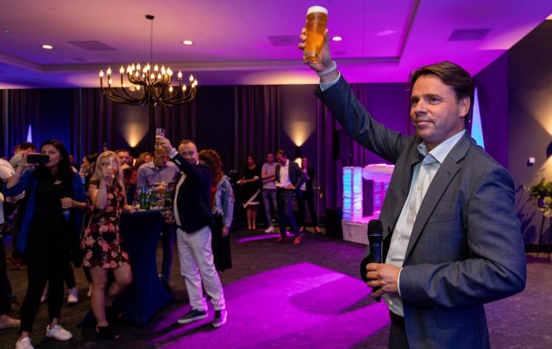 Peer Swinkels proost op 300 jaar Bavaria