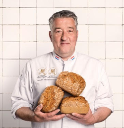 Robèrt met zijn Leffe bierbrood