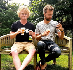 Schuim in je Snor en Vink Heerlijk van Bird Brewery