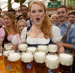 Serveerster tijdens Oktoberfest