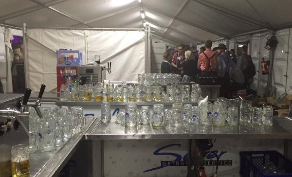 Rond half 10 was het bier op bij het Alkmaarse Oktoberfest