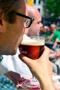 Bier drinken tijdens de Antwerp Beerwalk
