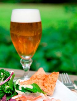 Bier bij de maaltijd