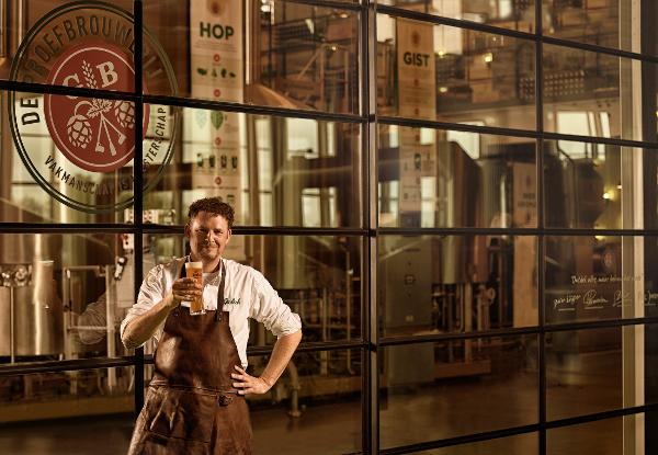 Marc Janssen in de Grolsch Proefbrouwerij met een Grolsch Weizen - IPA