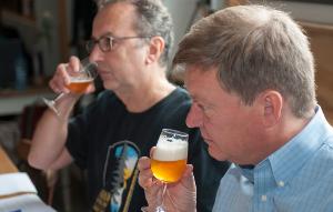 Jury aan het proeven