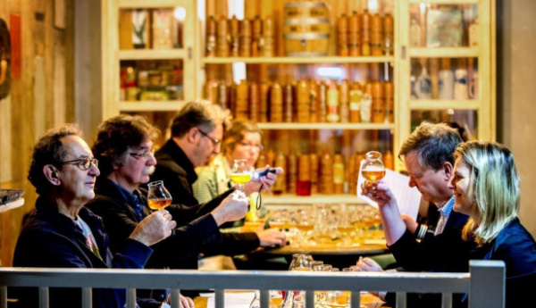 Jury proeft huisbieren