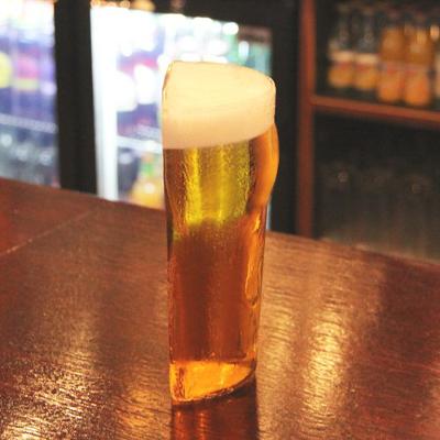 Half bier (Pint) glas in de kroeg