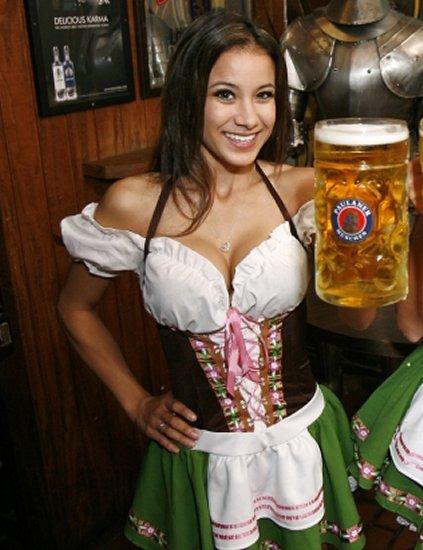Top 10 dames op het oktoberfest 2013 Dirndl en bier biernet
