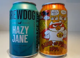 Twee blikjes bier Twee blikjes bier