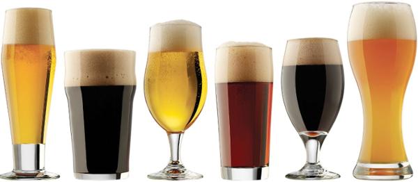 Verschillende bier en pils glazen