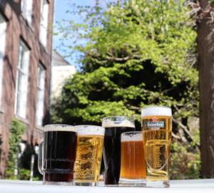 Verschillende lager bieren in de tuin Verschillende lager bieren in de tuin
