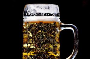 Bier in glas in het donker / Pixabay Bier in glas in het donker
